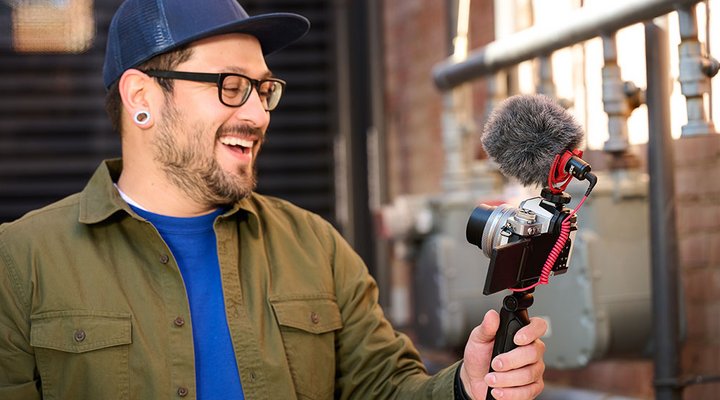Dixie-Dixon-Z-fc-vlogging-grip.low.jpg